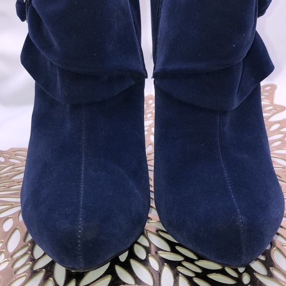 Lovely Royal Blue Velveteen Sash and Buckle Platform Ankle Booties Size 6 - Picture 3 of 8